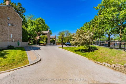 Photo 25 at 32 - 1 Wootten Way S, Amberglen, Markham