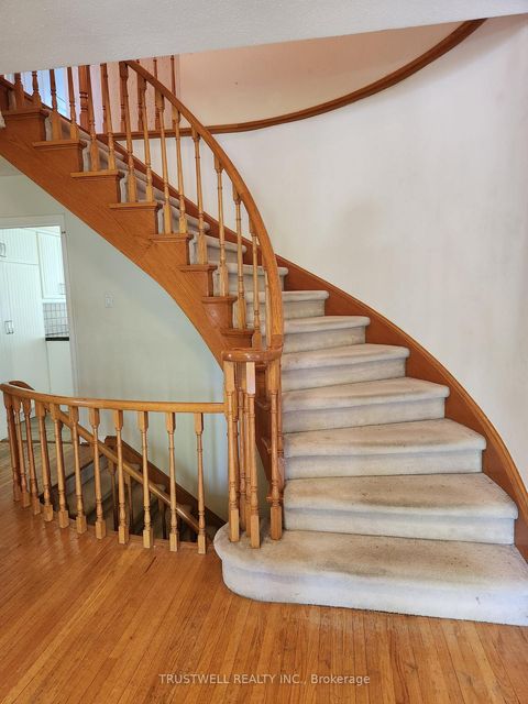 Photo 2 at 28 Robinter Drive, Newtonbrook East, Toronto
