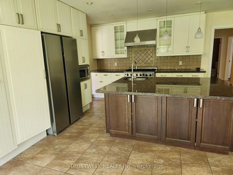 Photo 3 at 28 Robinter Drive, Newtonbrook East, Toronto