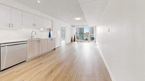Photo 10 at 609 - 33 Bay Street, Waterfront Communities C1, Toronto
