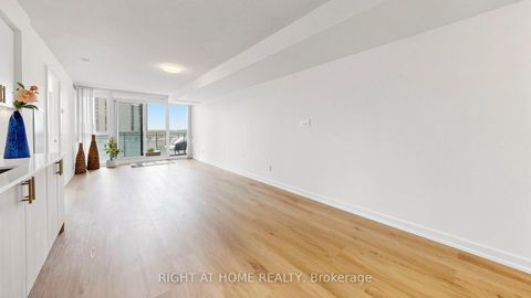 Photo 12 at 609 - 33 Bay Street, Waterfront Communities C1, Toronto