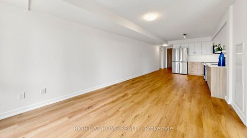 Photo 14 at 609 - 33 Bay Street, Waterfront Communities C1, Toronto
