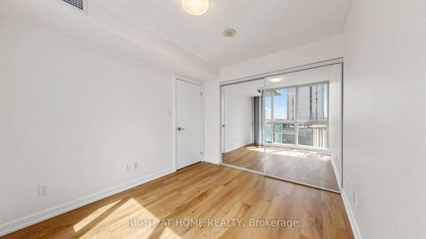 Photo 23 at 609 - 33 Bay Street, Waterfront Communities C1, Toronto