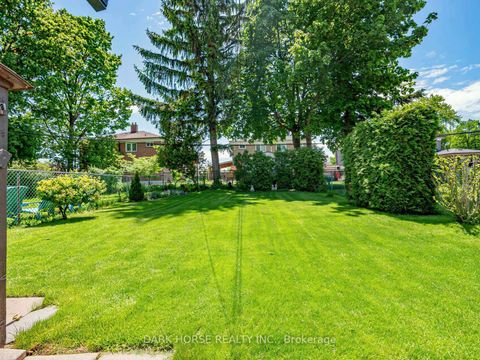 Photo 2 at 7 Medway Crescent, Bendale, Toronto