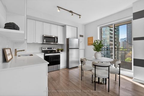 Photo 4 at 618 - 35 Hayden Street, Yonge Corridor, Toronto