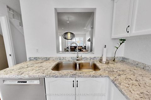 Photo 10 at 75 Doncaster Avenue, Lumsden, Toronto