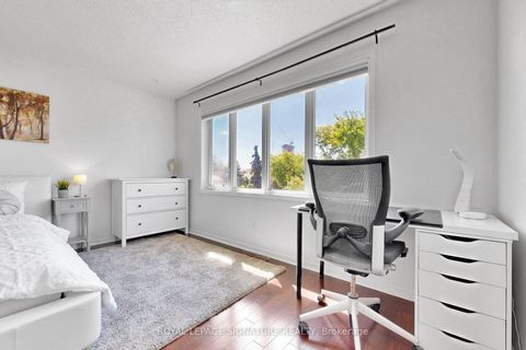 Photo 26 at 75 Doncaster Avenue, Lumsden, Toronto