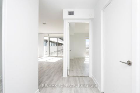Photo 7 at 416 - 160 Flemington Road, Glen Park, Toronto