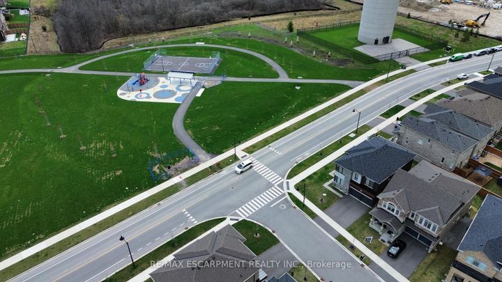 Photo 3 at 7 Grierson Trail, Waterdown, Hamilton