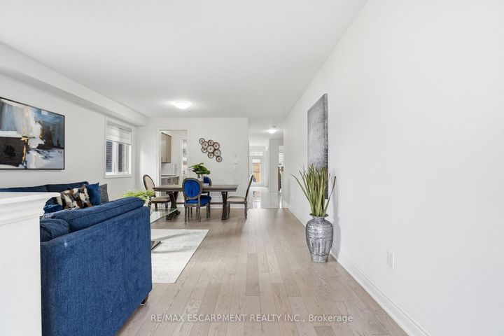 Photo 5 at 7 Grierson Trail, Waterdown, Hamilton