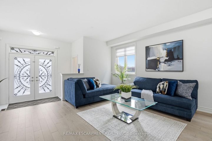 Photo 7 at 7 Grierson Trail, Waterdown, Hamilton