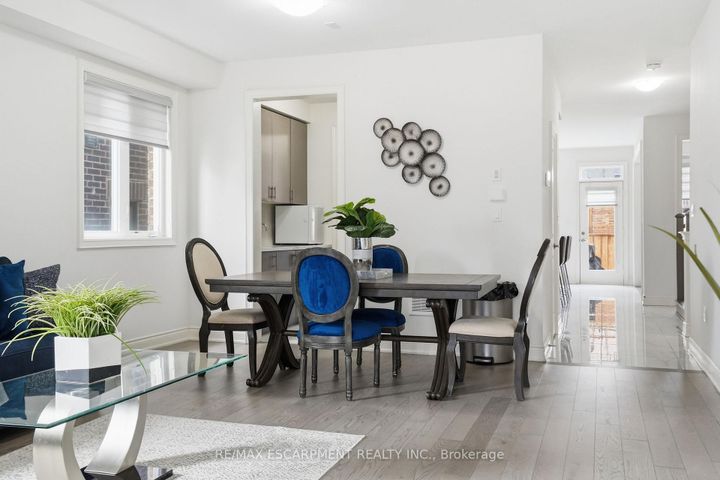 Photo 8 at 7 Grierson Trail, Waterdown, Hamilton