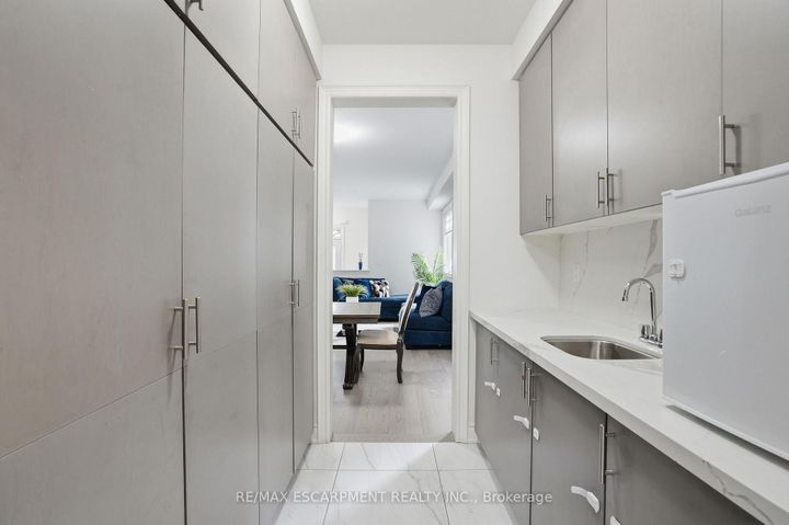 Photo 12 at 7 Grierson Trail, Waterdown, Hamilton