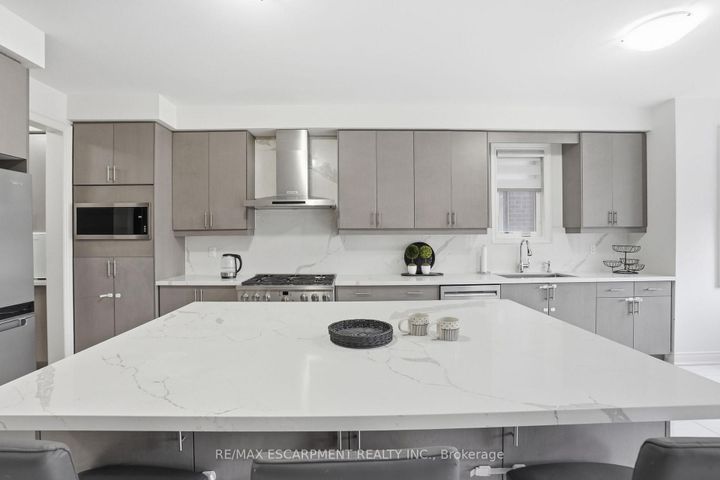 Photo 16 at 7 Grierson Trail, Waterdown, Hamilton
