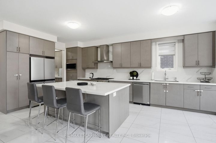 Photo 17 at 7 Grierson Trail, Waterdown, Hamilton