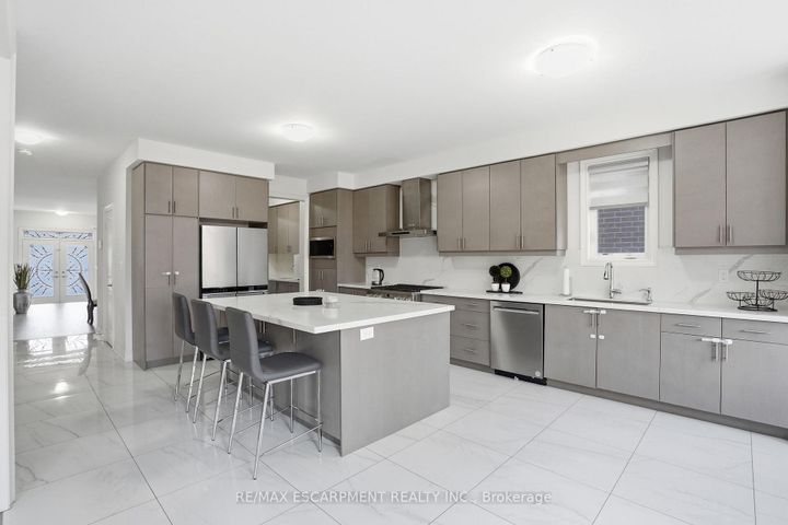 Photo 18 at 7 Grierson Trail, Waterdown, Hamilton