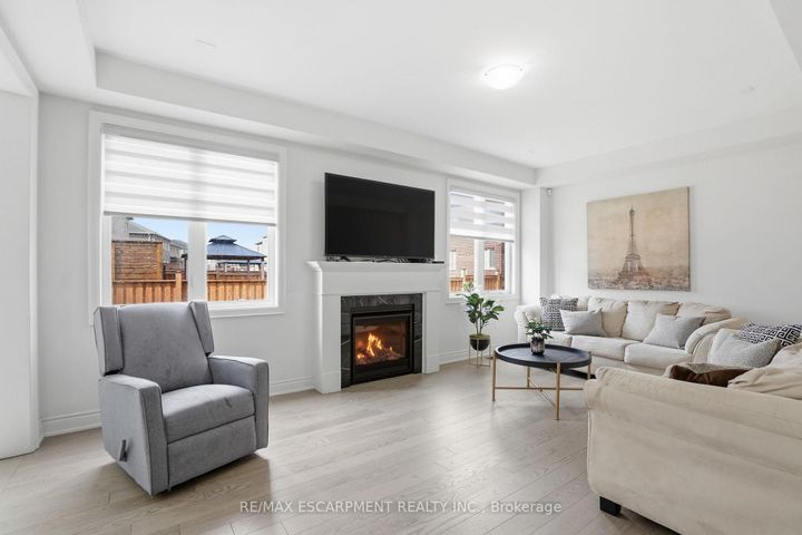 Photo 21 at 7 Grierson Trail, Waterdown, Hamilton