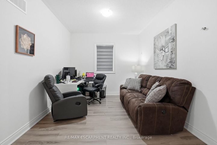 Photo 26 at 7 Grierson Trail, Waterdown, Hamilton