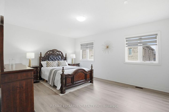Photo 27 at 7 Grierson Trail, Waterdown, Hamilton