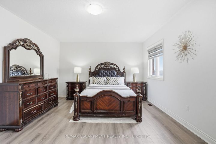 Photo 28 at 7 Grierson Trail, Waterdown, Hamilton