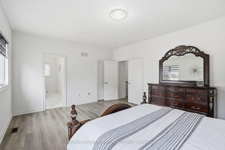 Photo 29 at 7 Grierson Trail, Waterdown, Hamilton