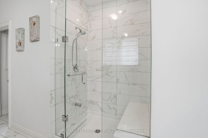 Photo 31 at 7 Grierson Trail, Waterdown, Hamilton