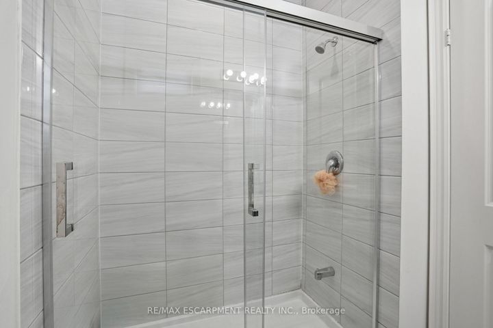Photo 36 at 7 Grierson Trail, Waterdown, Hamilton