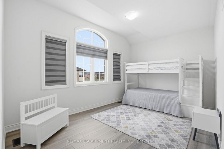 Photo 37 at 7 Grierson Trail, Waterdown, Hamilton