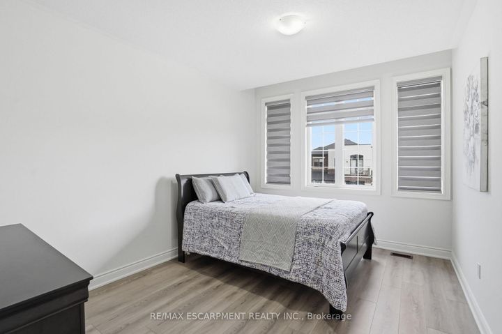 Photo 38 at 7 Grierson Trail, Waterdown, Hamilton