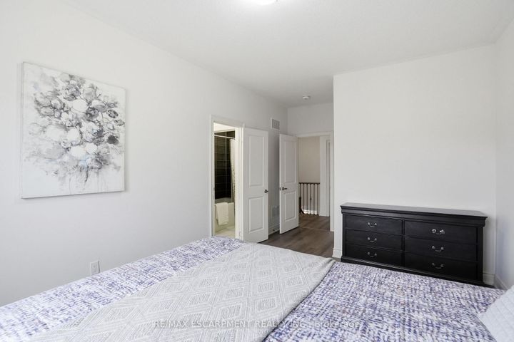 Photo 39 at 7 Grierson Trail, Waterdown, Hamilton