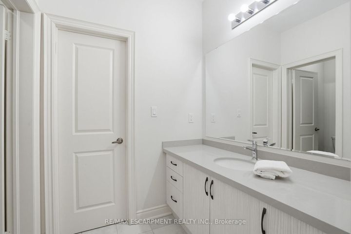 Photo 40 at 7 Grierson Trail, Waterdown, Hamilton