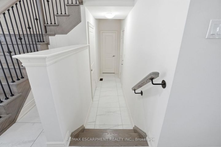 Photo 43 at 7 Grierson Trail, Waterdown, Hamilton