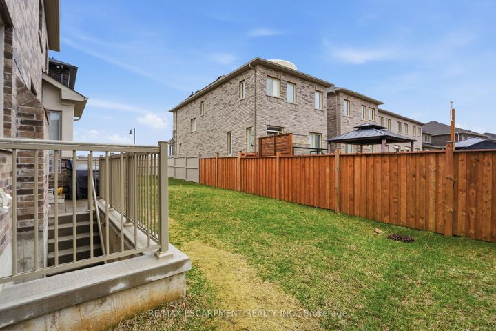 Photo 44 at 7 Grierson Trail, Waterdown, Hamilton