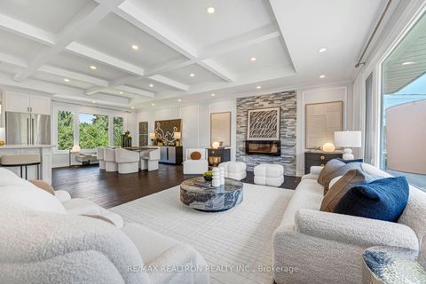 Photo 8 at 104 Waterloo Avenue, Bathurst Manor, Toronto