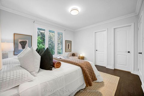 Photo 21 at 104 Waterloo Avenue, Bathurst Manor, Toronto