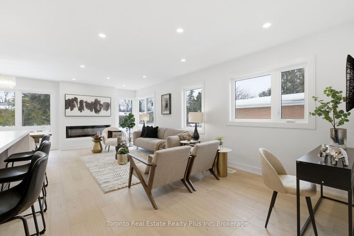 Photo 2 at 3 Blithfield Avenue, Bayview Village, Toronto