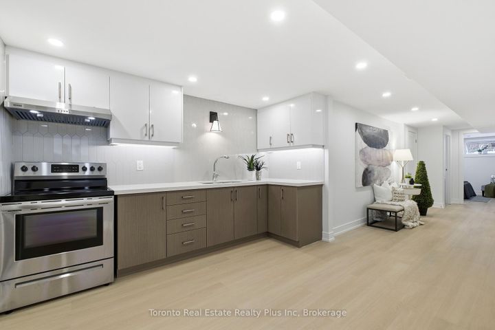Photo 22 at 3 Blithfield Avenue, Bayview Village, Toronto
