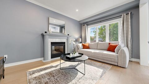Photo 14 at 19 - 190 Harding Boulevard W, North Richvale, Richmond Hill