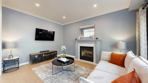 Photo 15 at 19 - 190 Harding Boulevard W, North Richvale, Richmond Hill