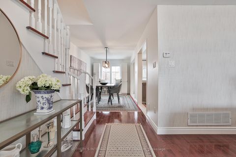 Photo 3 at 3 - 20 Minton Drive, East Woodbridge, Vaughan