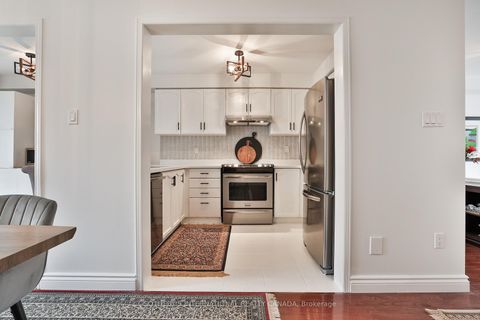 Photo 14 at 3 - 20 Minton Drive, East Woodbridge, Vaughan