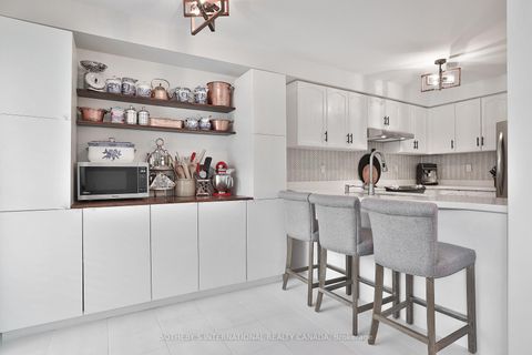 Photo 19 at 3 - 20 Minton Drive, East Woodbridge, Vaughan