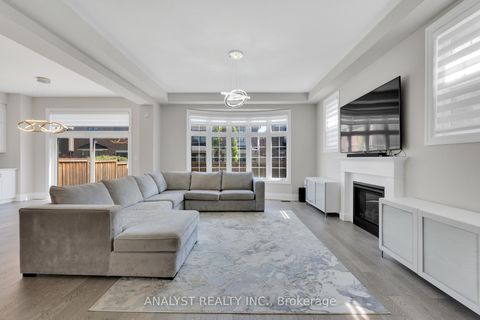 Photo 4 at 15 Streamside Street, Kleinburg, Vaughan