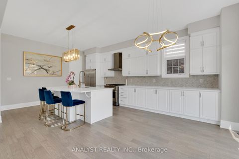 Photo 7 at 15 Streamside Street, Kleinburg, Vaughan