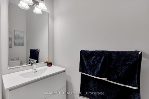 Photo 14 at 15 Streamside Street, Kleinburg, Vaughan