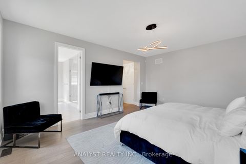 Photo 19 at 15 Streamside Street, Kleinburg, Vaughan