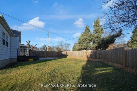 Photo 3 at 4 Larchmere Avenue, Humber Summit, Toronto