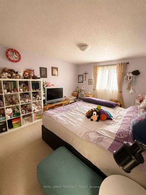Photo 3 at 304 Charlton Avenue, Brownridge, Vaughan