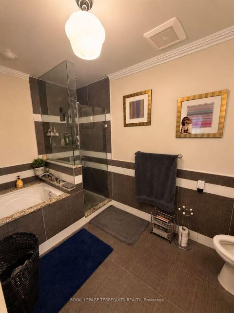 Photo 4 at 304 Charlton Avenue, Brownridge, Vaughan