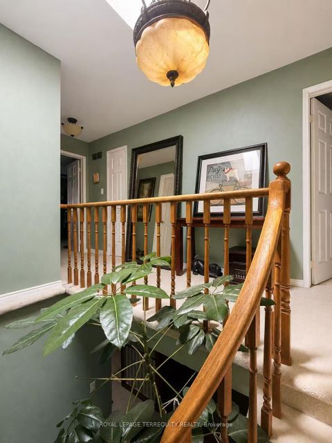 Photo 11 at 304 Charlton Avenue, Brownridge, Vaughan